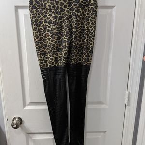 Women's large leopard leggings